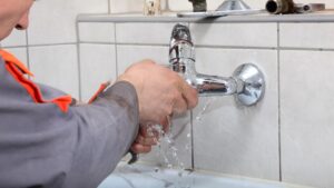 reparar tuberías en interior