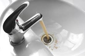 Agua turbia después de una reparación